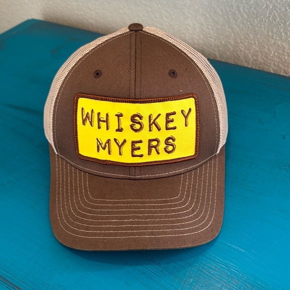 Richardson mesh trucker hat. Style- 112. Adjustable. - Picture 1 of 4